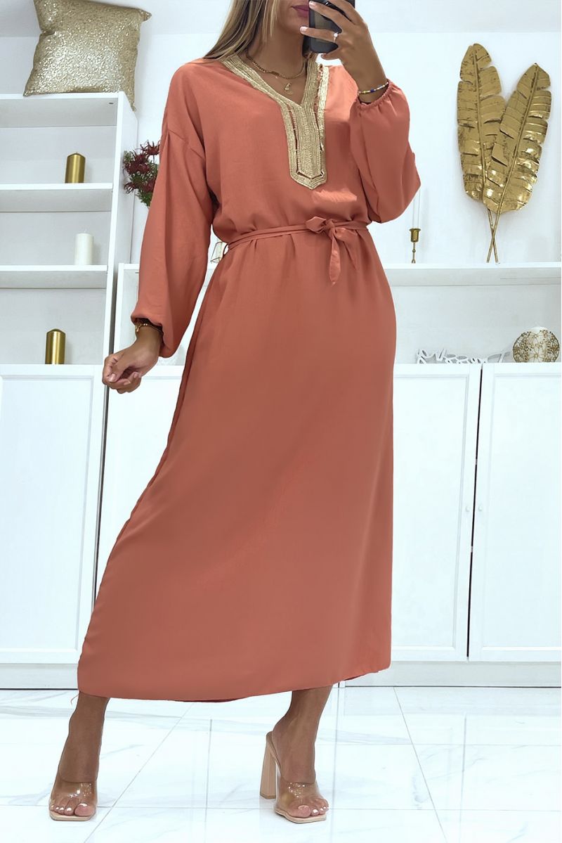 Robe longue broderie dorée